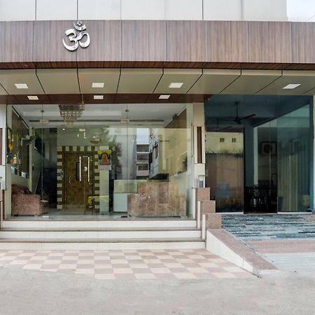 Super Hotel O Palkhi Road Near Sai Baba Temple Formerly Netra Sai Širdi Exteriér fotografie