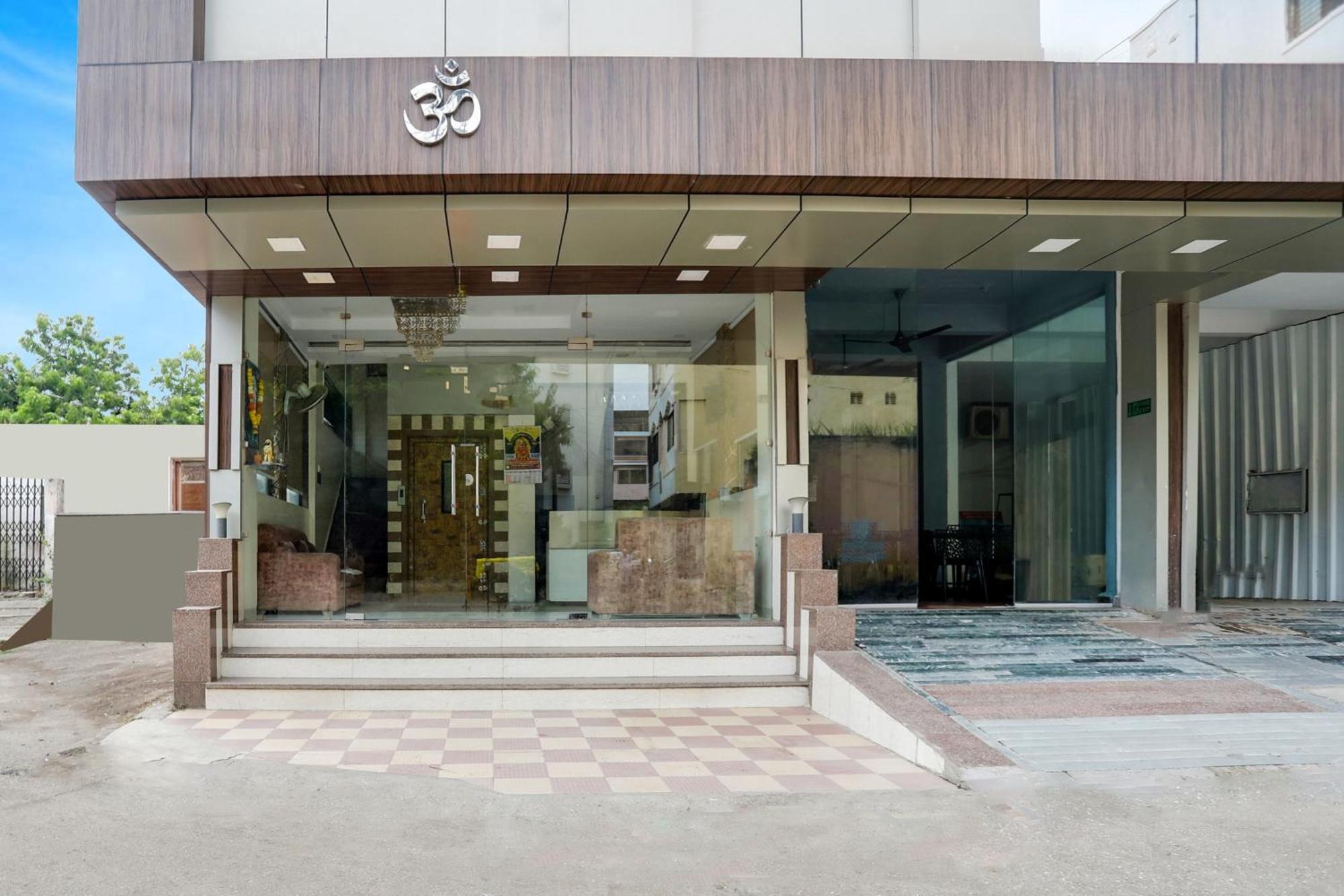 Super Hotel O Palkhi Road Near Sai Baba Temple Formerly Netra Sai Širdi Exteriér fotografie