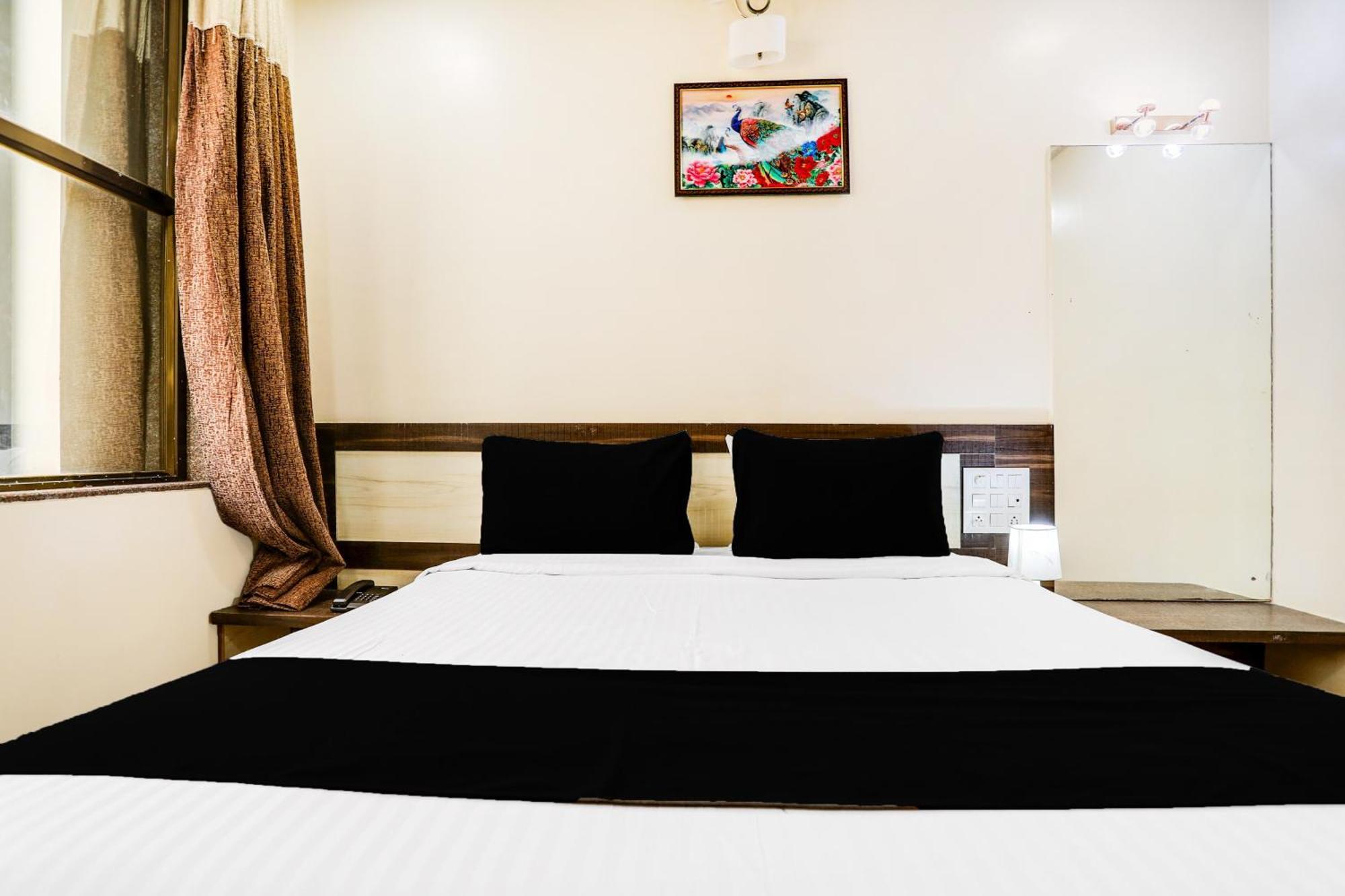 Super Hotel O Palkhi Road Near Sai Baba Temple Formerly Netra Sai Širdi Exteriér fotografie